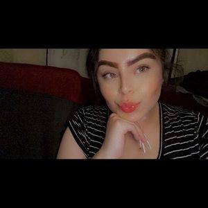 Meet your Posher, Desiree